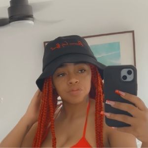 Meet your Posher, Akasha